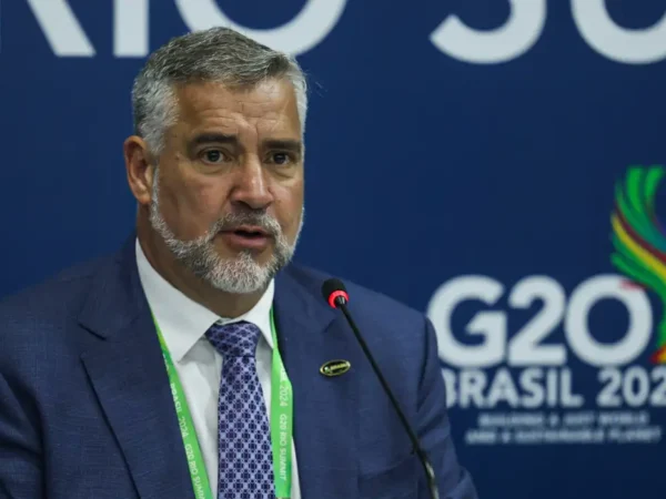Brasil sai fortalecido no ambiente internacional, diz ministro