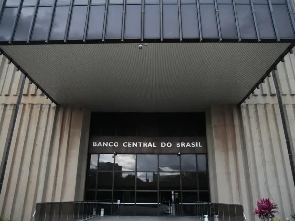 Estoque de crédito no Brasil sobe 1,2% em novembro, diz BC