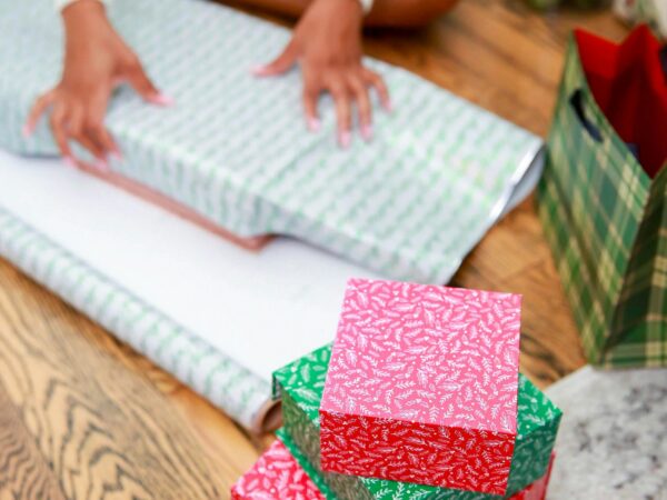 Vendas de Natal devem movimentar R$ 69,75 bi no varejo, alta de 1,3% ante 2023, diz CNC