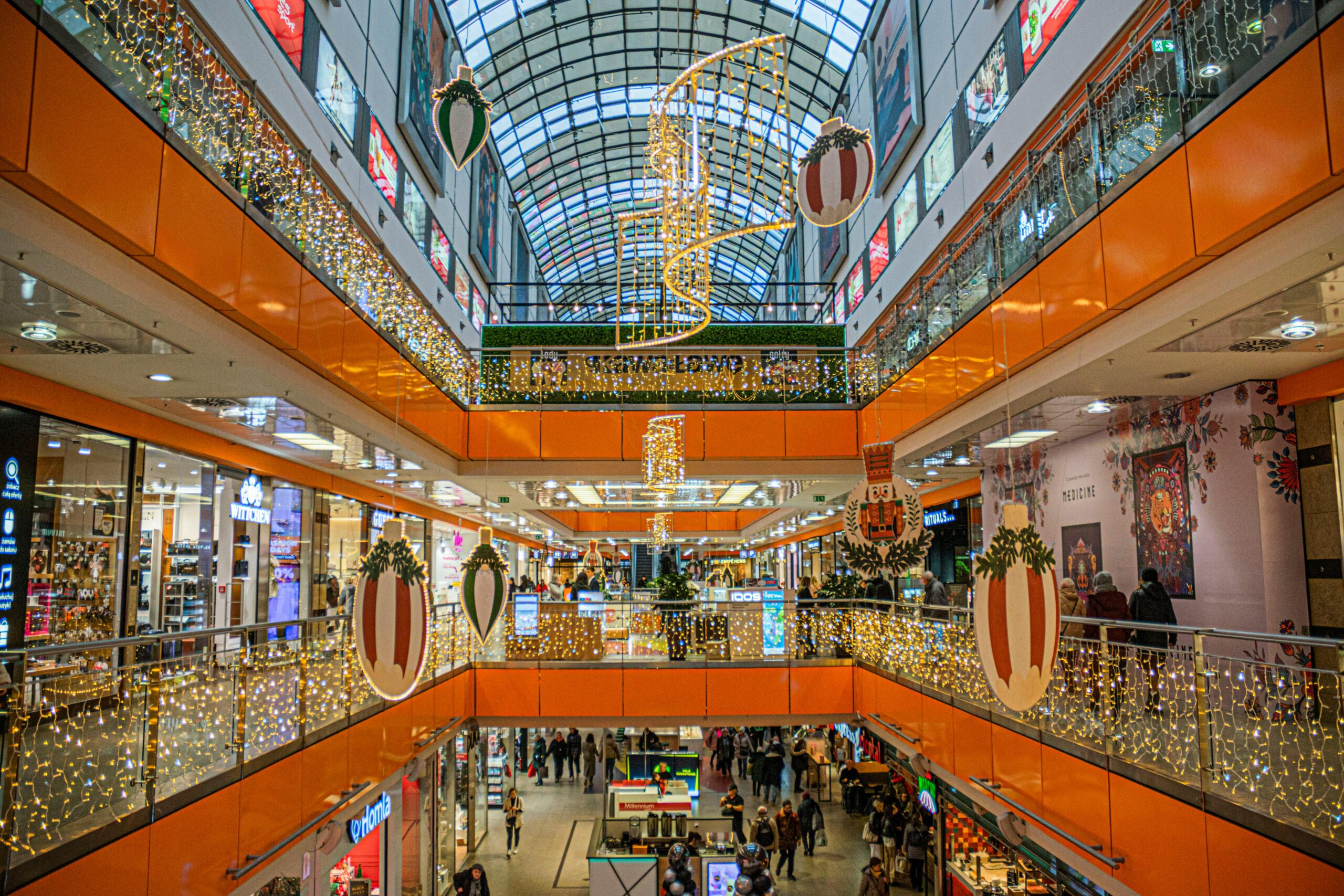 Abrasce: shoppings preveem aumento de 6,9% nas vendas no Natal e movimentação acima de R$ 6 bi