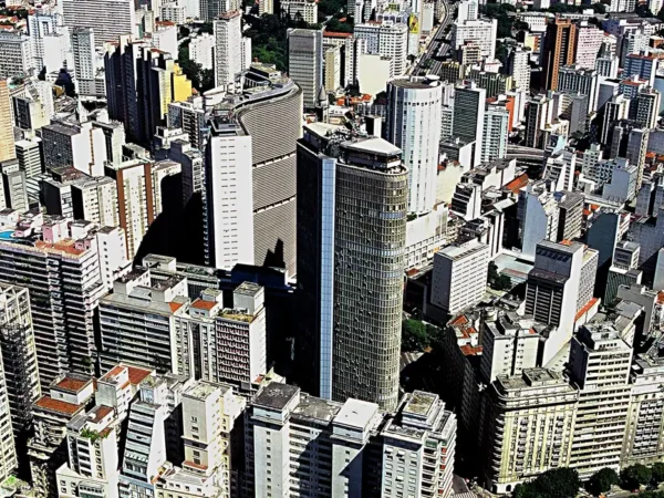 Uma a cada cinco pessoas no Brasil mora de aluguel
