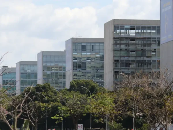 Déficit de contas públicas cai 80% em novembro se comparado com 2023