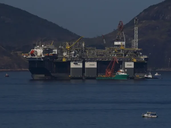 Projeto que muda regra na área de petróleo e gás é aprovado na Câmara