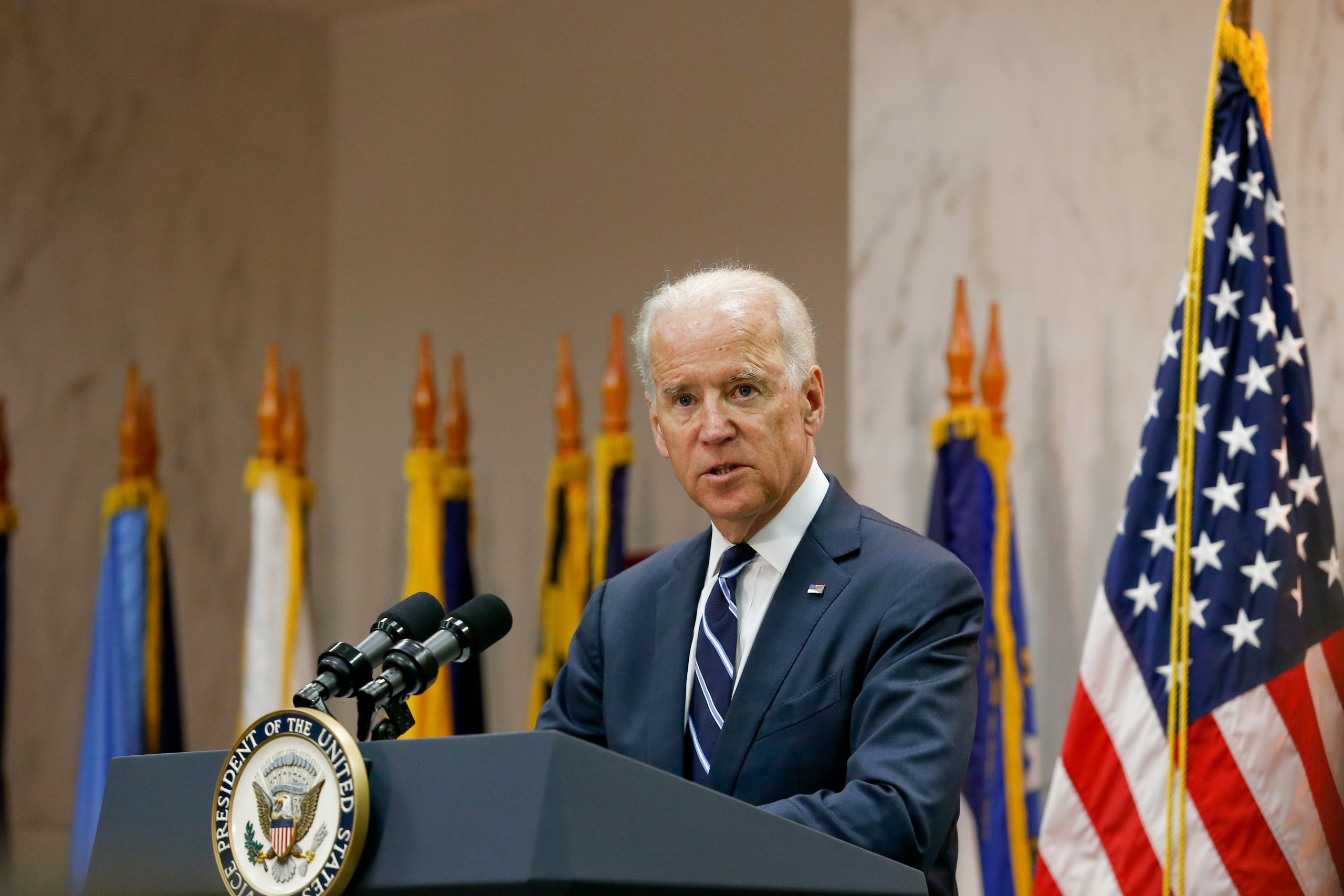 Biden assina decreto para acelerar desenvolvimento de IA nos EUA