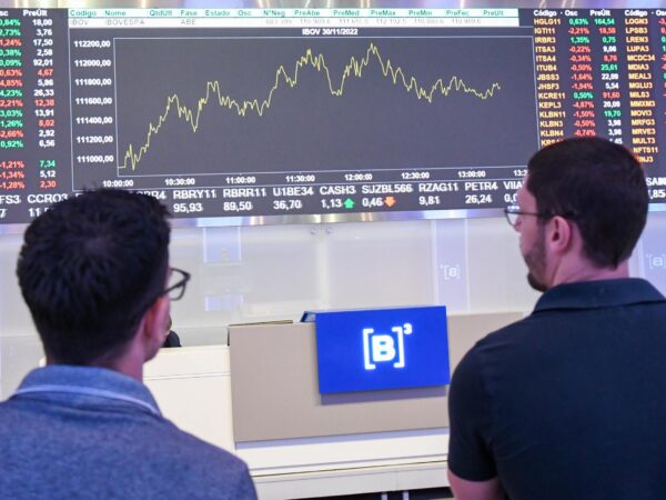 Estrangeiros retiram R$ 32,1 bi da B3 em 2024, mas dezembro termina com aporte de R$ 1,7 bi