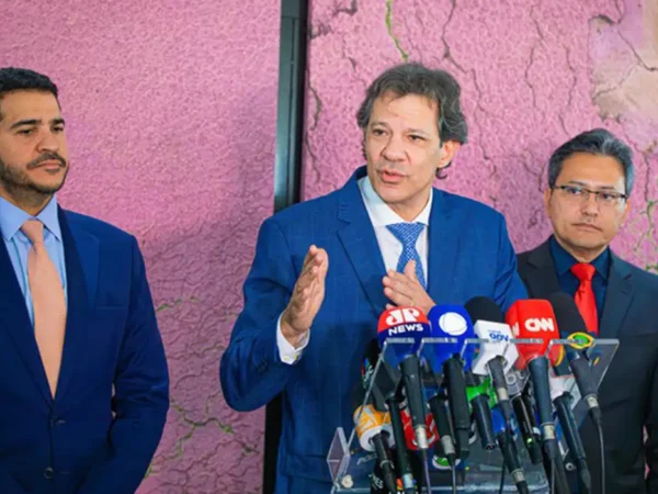 Publicada MP que proíbe cobrança diferenciada por transações com Pix