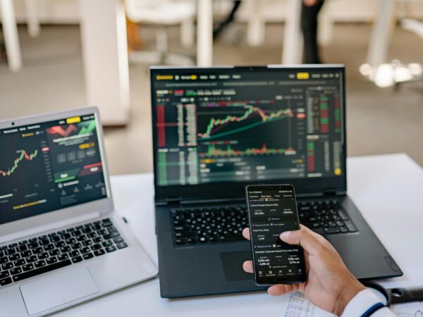 Emissões externas sobem 30% e somam US$ 20 bi em 2024, revela Anbima