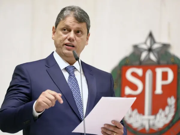 ‘Imagino que a gente vai perder de 1,5% a 2% do PIB neste ano’, diz Tarcísio de Freitas