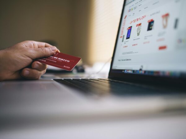 Tentativas de golpe no e-commerce crescem 3,5% em 2024 ante 2023, aponta Equifax BoaVista