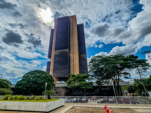 Mercado financeiro projeta inflação de 5,68% em 2025