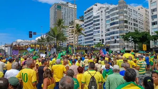 Bolsonaro diz em ato em Copabacana que será um ‘problema’ para o STF ‘preso ou morto’