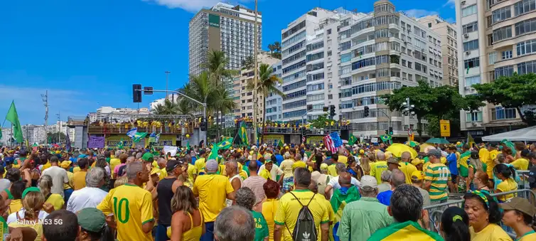 Bolsonaro diz em ato em Copabacana que será um ‘problema’ para o STF ‘preso ou morto’