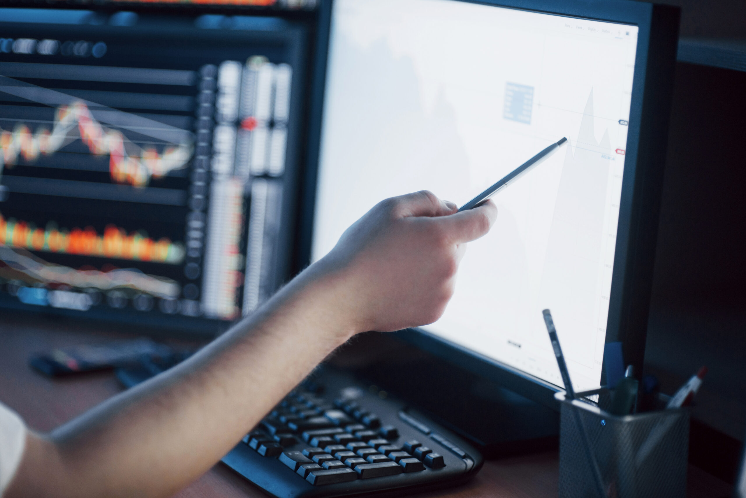 Descolado de NY, Ibovespa inicia semana em baixa de 0,77%, aos 131,3 mil