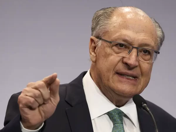 ‘Uma taxa de juro elevada atrapalha a economia porque encarece o crédito’, diz Alckmin