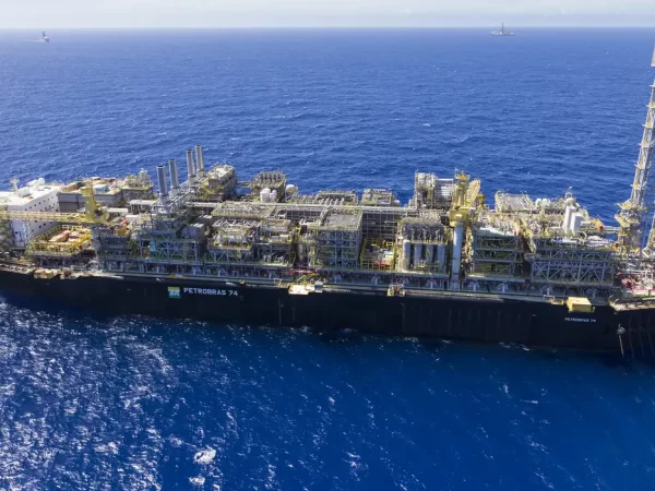 Petrobras identifica possível presença de petróleo na Bacia de Santos