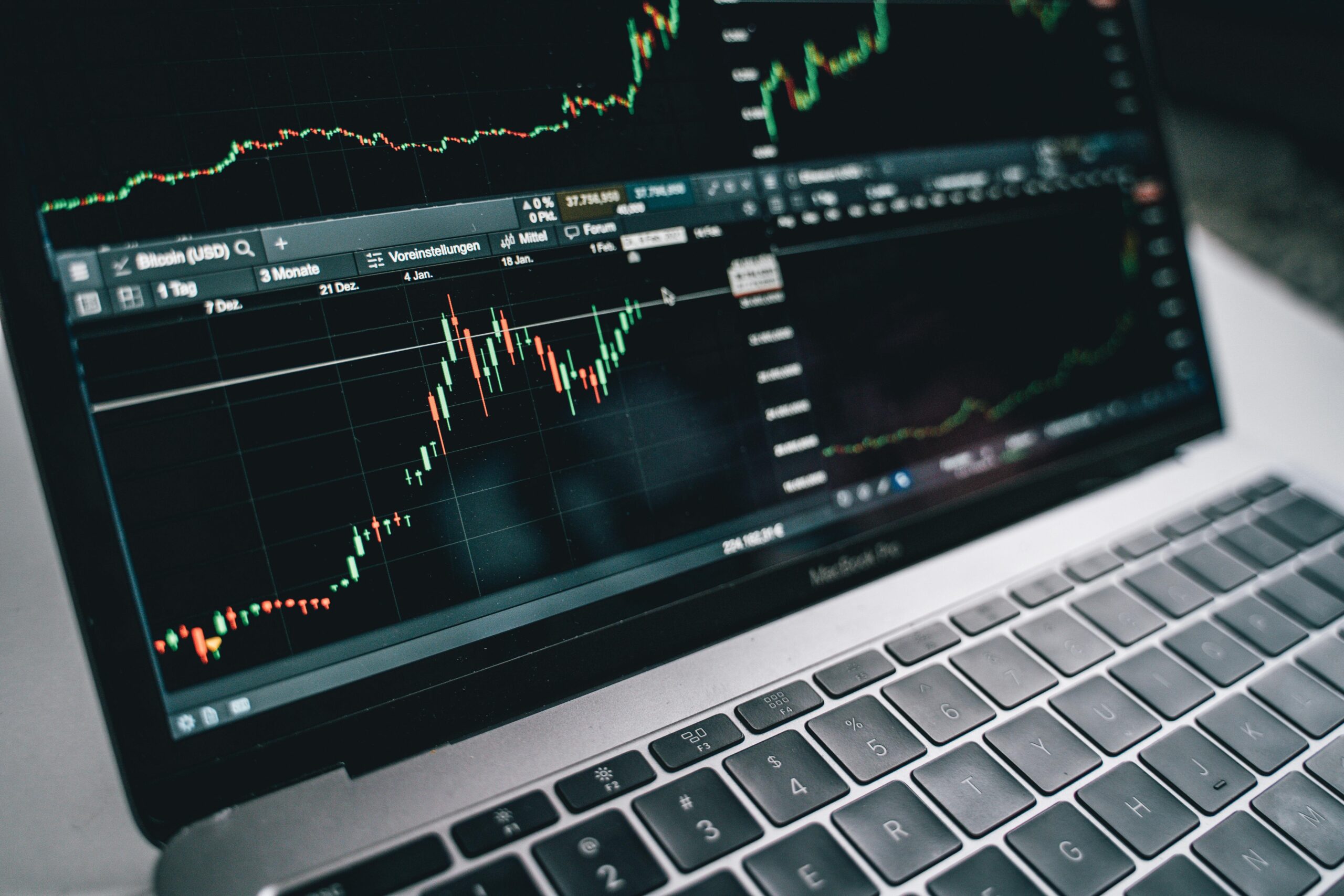 Fitch corta projeção para alta do PIB global em 2025 para 2,3%, em função da guerra comercial