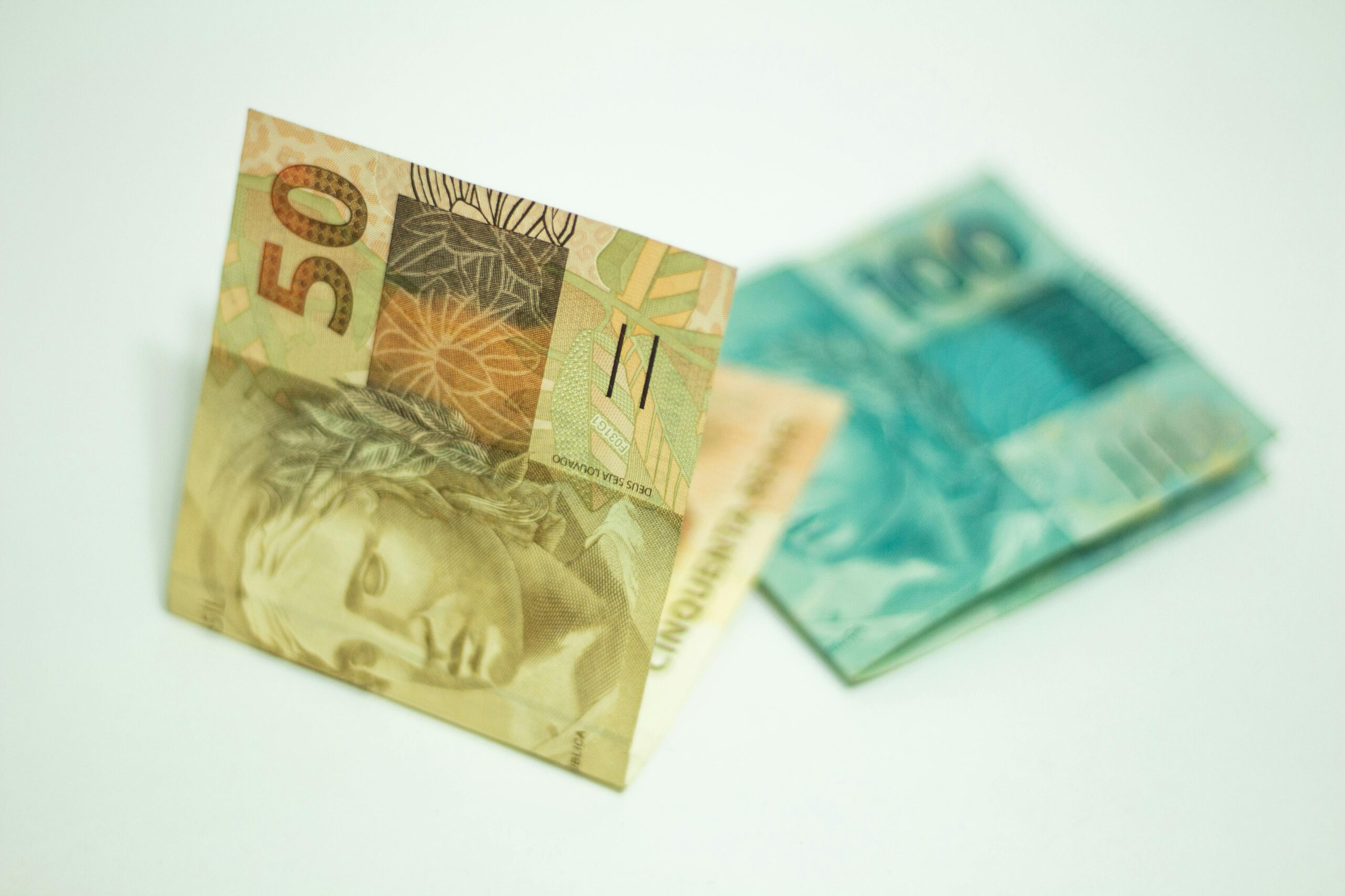 Copom eleva juros básicos da economia para 14,25% ao ano