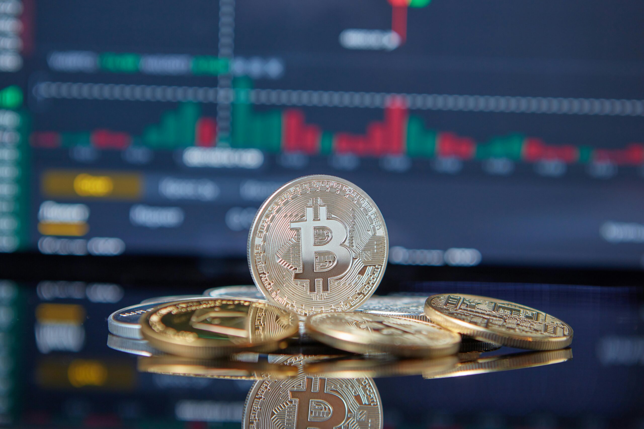 Criptomoedas: bitcoin cai mais de 5% e perde marca de US$ 80 mil com fuga do risco