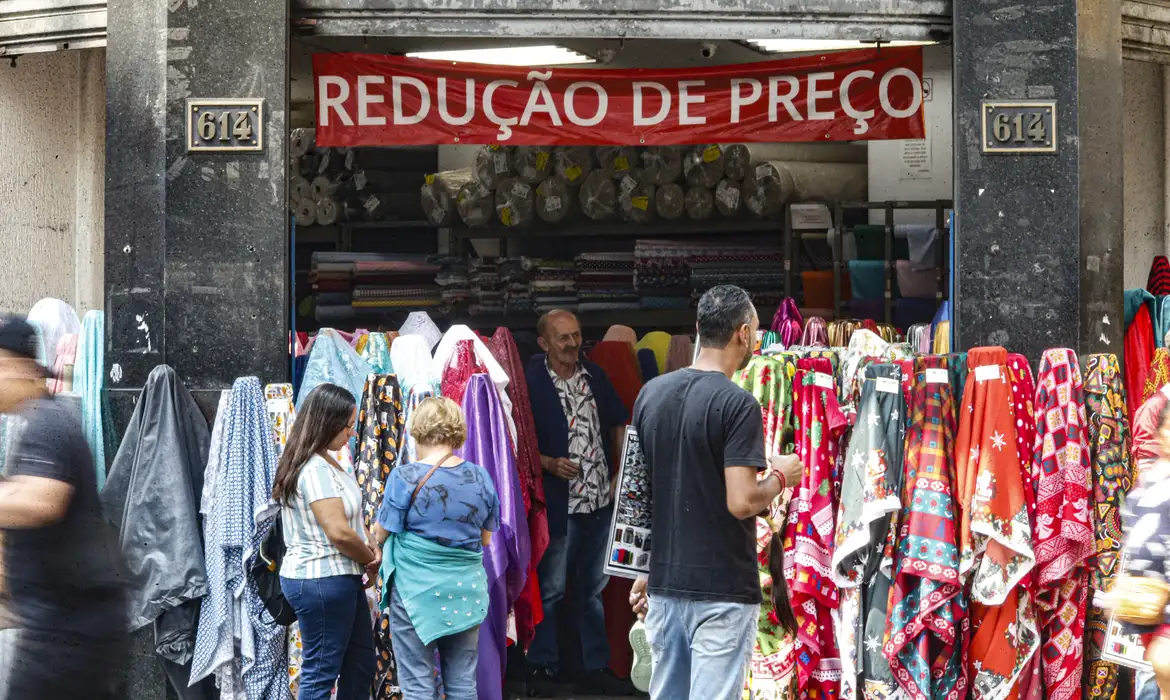 Projeção de alta do PIB de 2025 segue em 2,01% no relatório Focus do BC