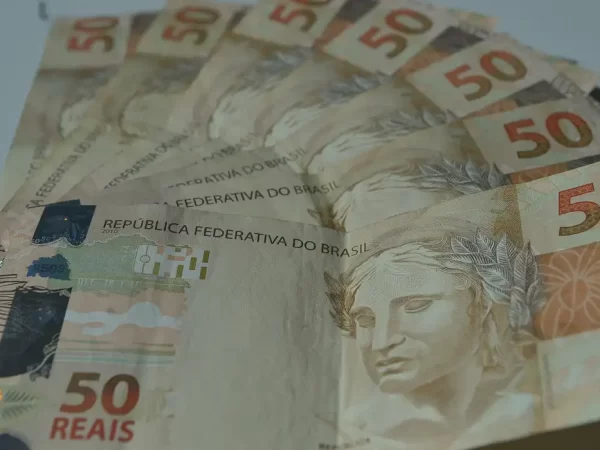 Mercado financeiro reduz previsão da inflação para 5,57%