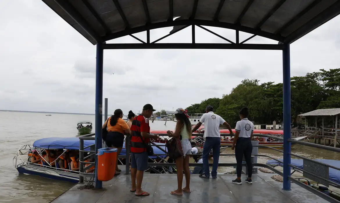 Receita do turismo internacional tem crescimento recorde em fevereiro