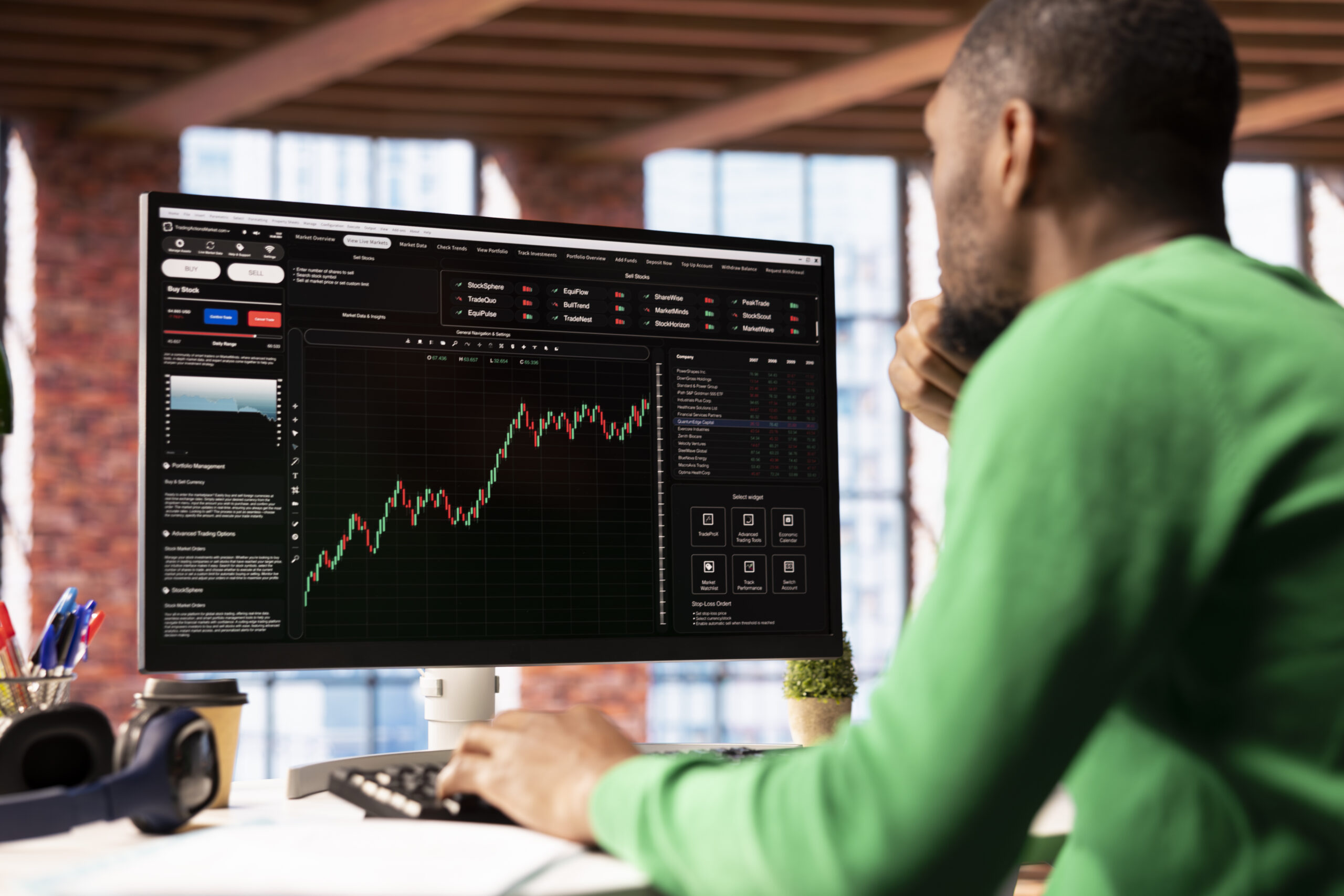 Taxas de juros cedem acompanhando curva dos Treasuries, mas alta do dólar impõe limite
