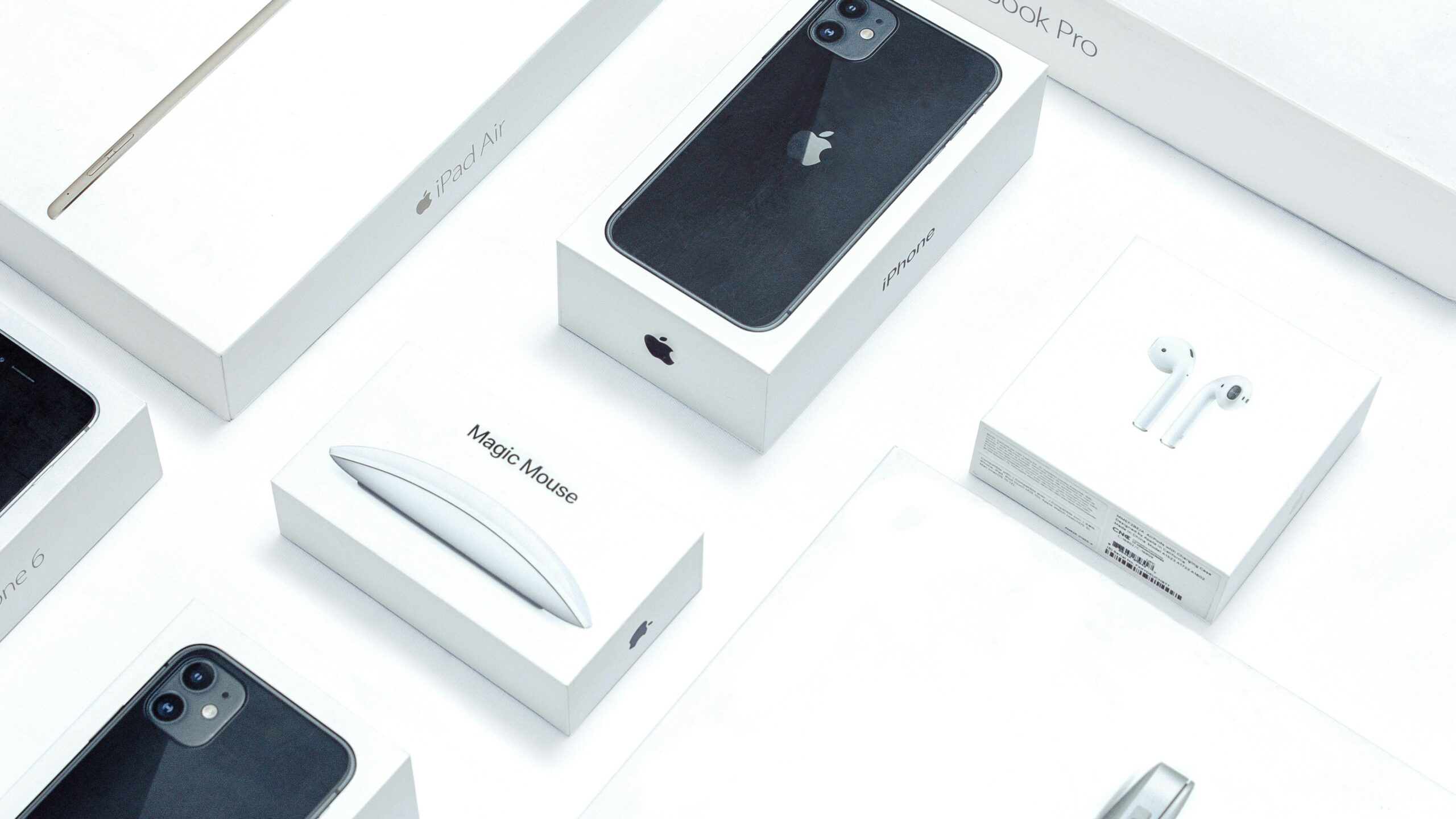Apple perde coroa de empresa mais valiosa após impacto de tarifas de Trump sobre ações
