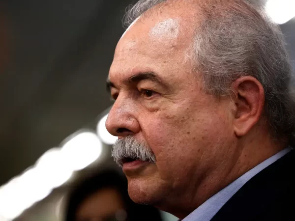 Mercadante: guerra tarifária traz riscos e oportunidades para o Brasil