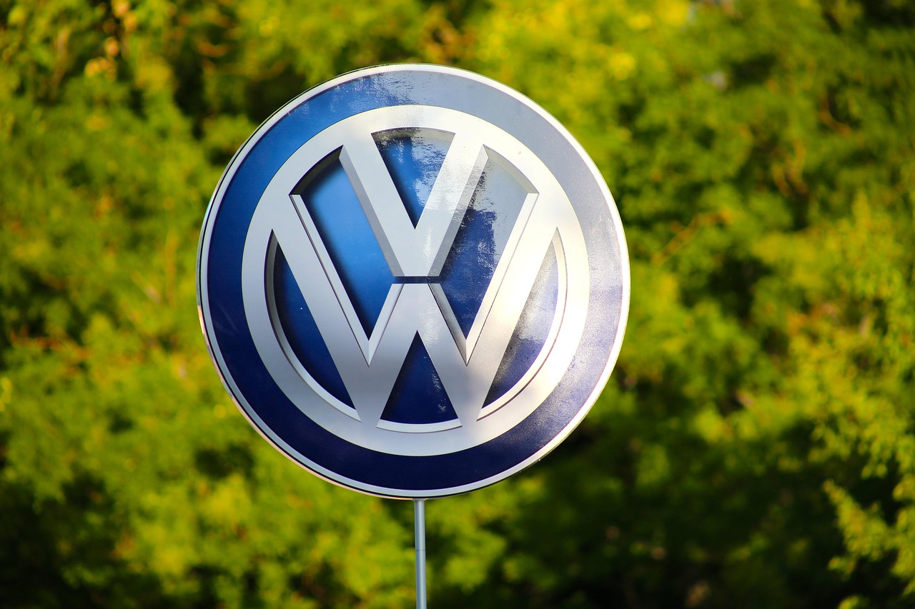 Volkswagen lucra menos que o esperado e alerta que tarifas podem pesar no guidance