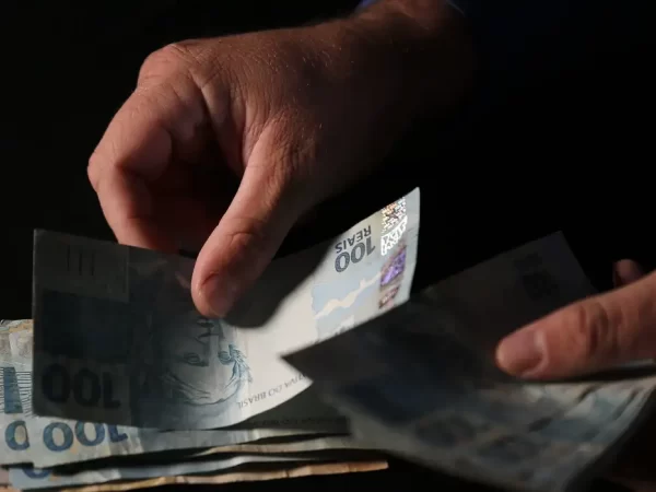 Juros: curva ganha inclinação com desconforto fiscal nos EUA e no Brasil