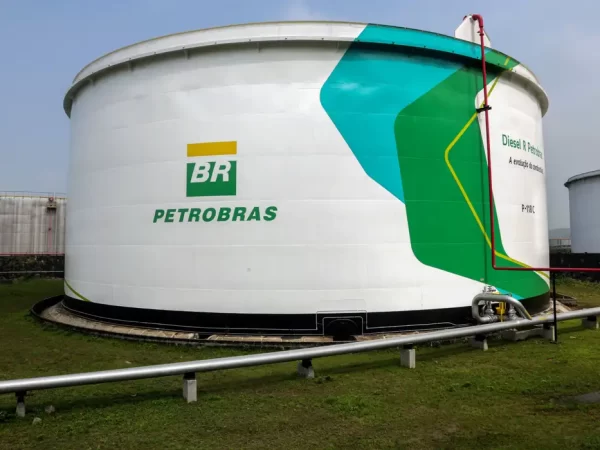 Petrobras reduz preço do diesel para as distribuidoras