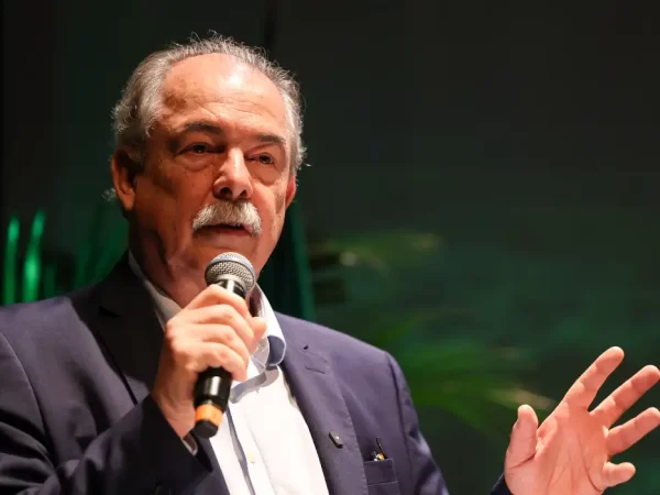 Presidente do BNDES propõe taxar bets para aumentar arrecadação