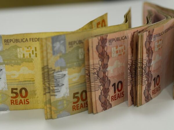 Atividade econômica brasileira cresce 0,2% em abril