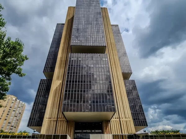 Copom eleva juros básicos da economia para 15% ao ano