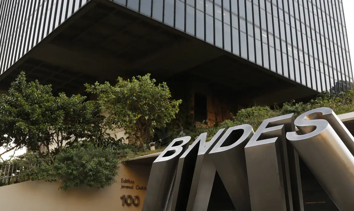 Aprovação de crédito para projetos envolvendo IA alcança R$ 1 bilhão, afirma BNDES