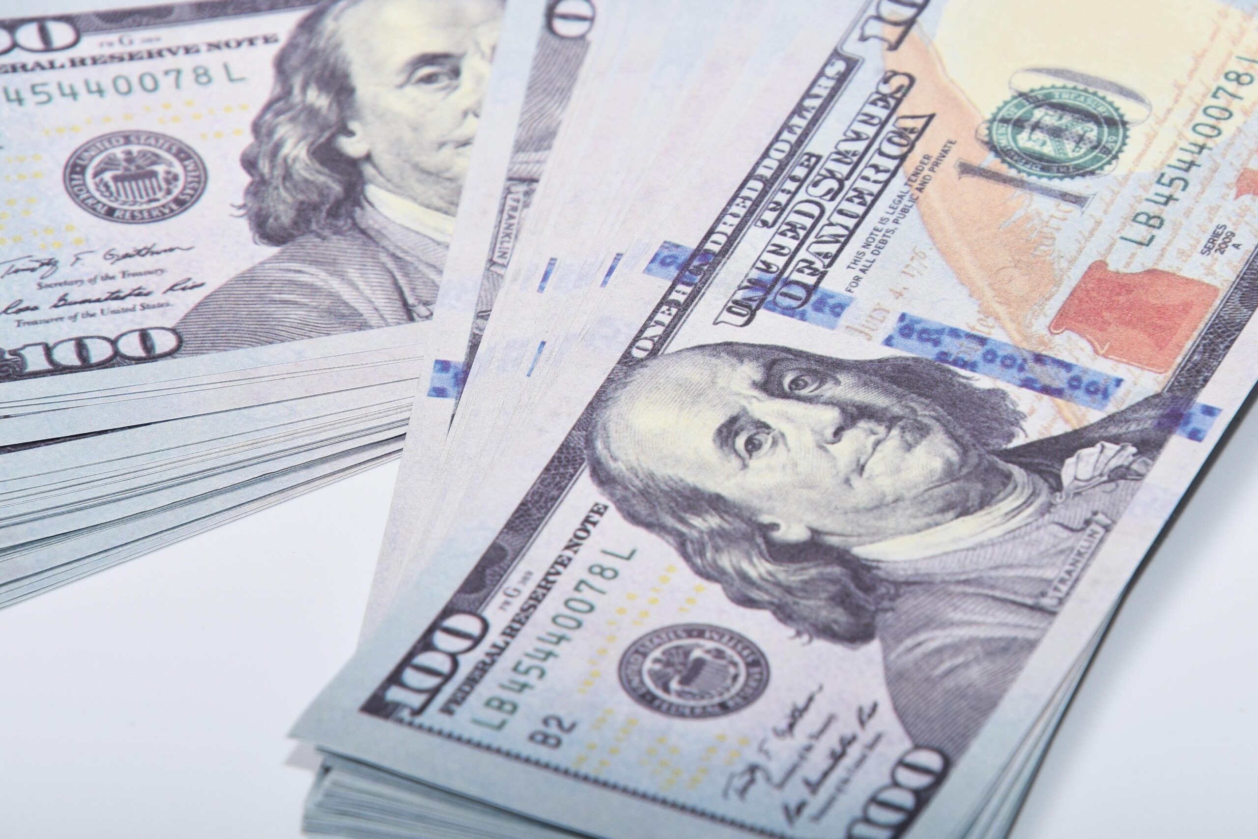 Moedas globais: dólar cai com esforço para conter escalada de conflito e fala de membro do Fed