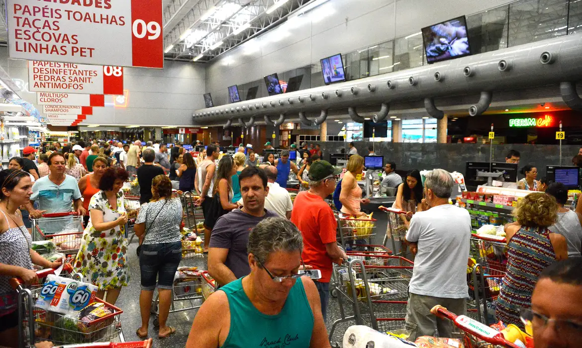 Setor de serviços cresce 0,1% em maio e atinge recorde da série