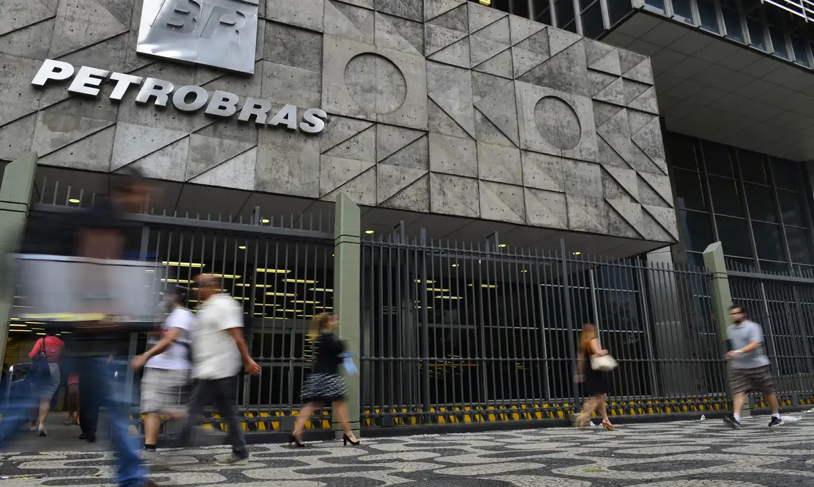 Petrobras vai escoar mais gás do pré-sal para baixar preço à indústria