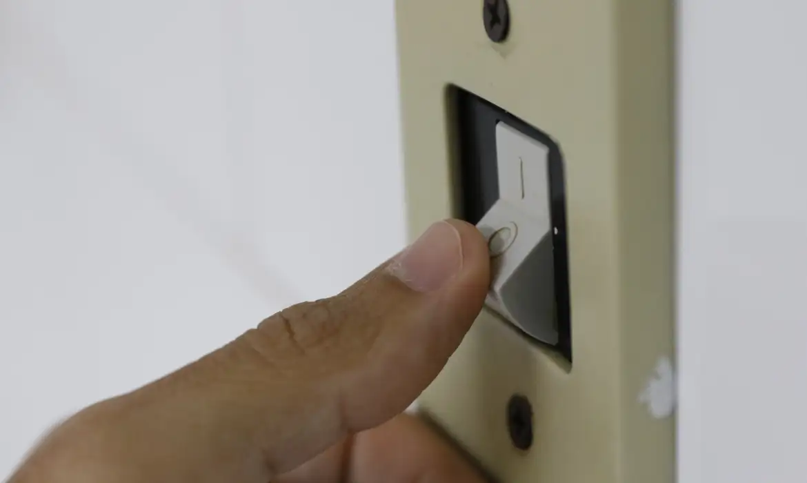 Pressionada por conta de luz, prévia da inflação de julho é de 0,33%