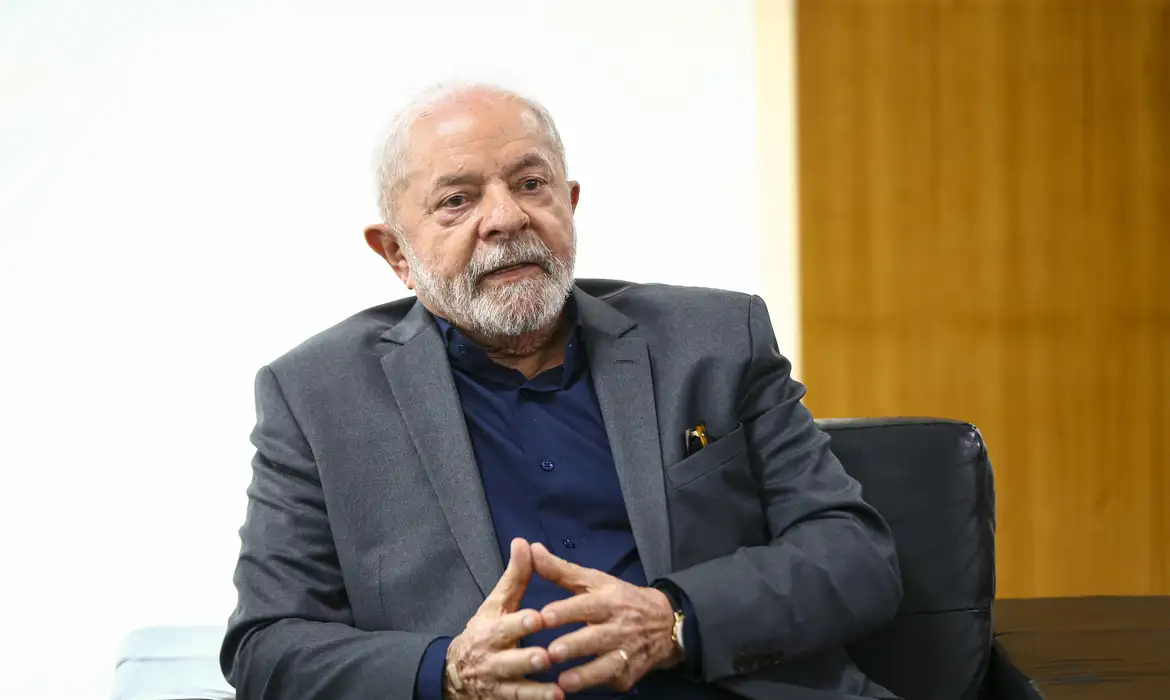 Lula regulamenta lei que permite responder ao tarifaço de Trump