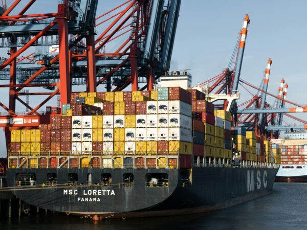 Trump promete ações para estimular o uso e exportação de IA