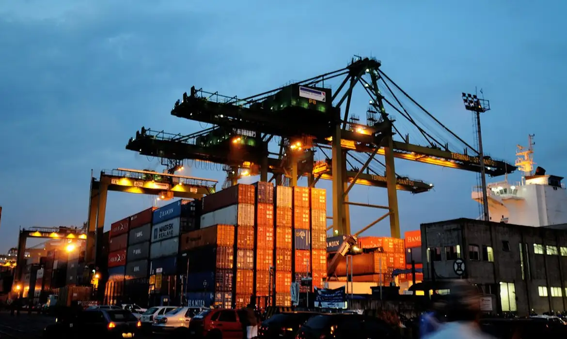 Exportações, emprego e investimentos tendem a recuar devido a tarifaço