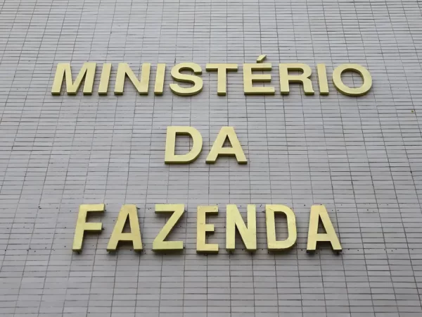 CMN ajusta regulamentação de crédito a empresas afetadas por tarifaço