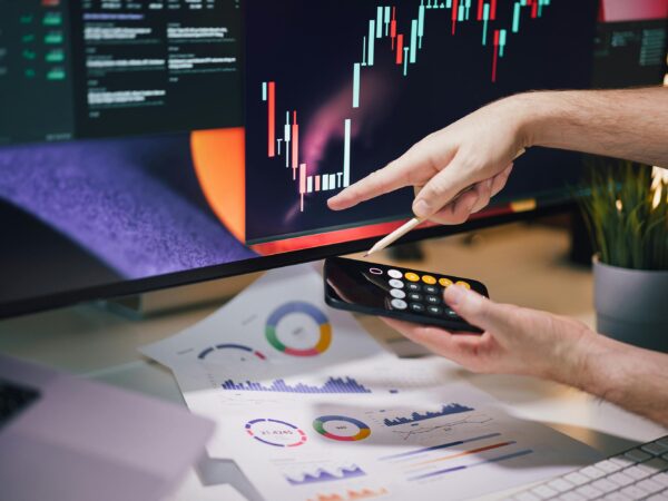 Número de investidores em renda fixa sobe 20% e em renda variável, 5%, no 2º tri, diz B3