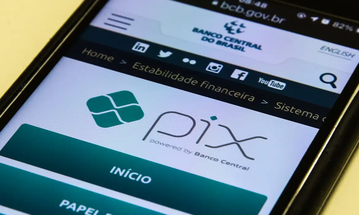 Pix não discrimina empresas estrangeiras, responde Brasil aos EUA
