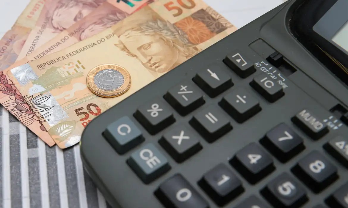 Focus: projeção de crescimento do PIB de 2025 tem ligeira alta de 2,18% para 2,19%
