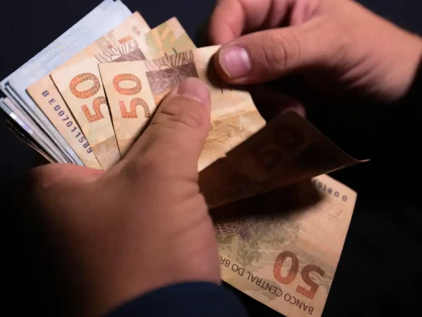 Selic no fim de 2025 continua em 15%, aponta Focus