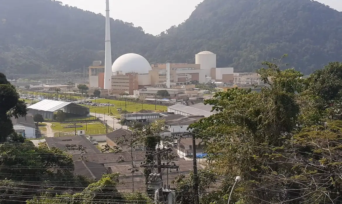 Ministro de Minas e Energia diz que governo deve ‘remodelar’ setor nuclear brasileiro