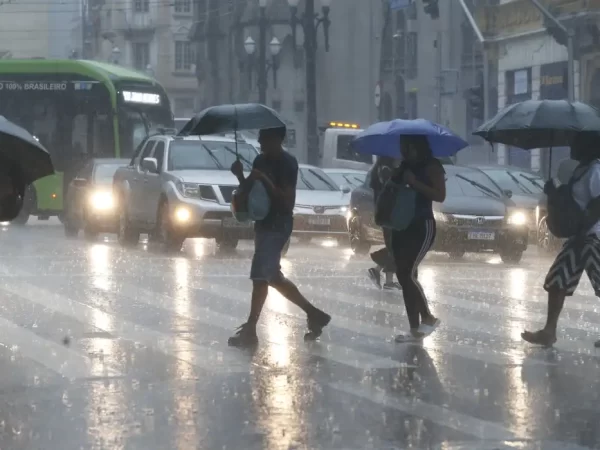 São Paulo ainda tem mais de 45 mil imóveis sem luz devido às chuvas