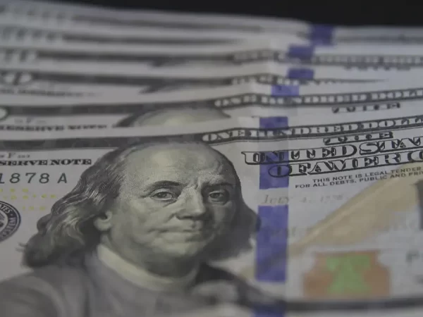 Dólar fecha abaixo de R$ 5,40 pela primeira vez em 11 dias